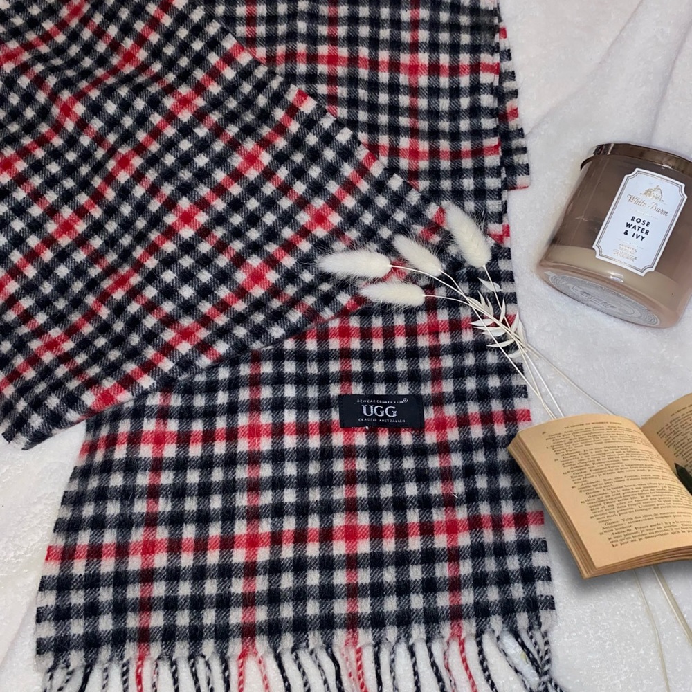 COPY - Never worn UGG scarf. High Quality!! - Picture 1 of 4